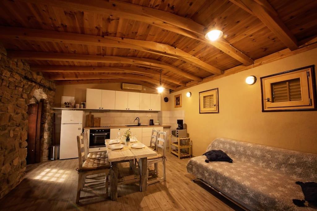 Holiday Home Raos - A Special Stonehouse, Брела Екстериор снимка