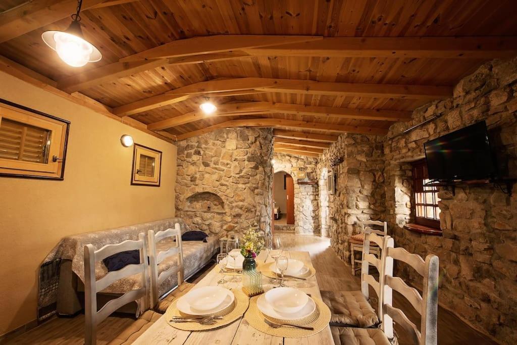 Holiday Home Raos - A Special Stonehouse, Брела Екстериор снимка